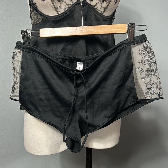 Victoria’s Secret Black Satin Lace Top and Bottom Short Set - Picture 3 of 11
